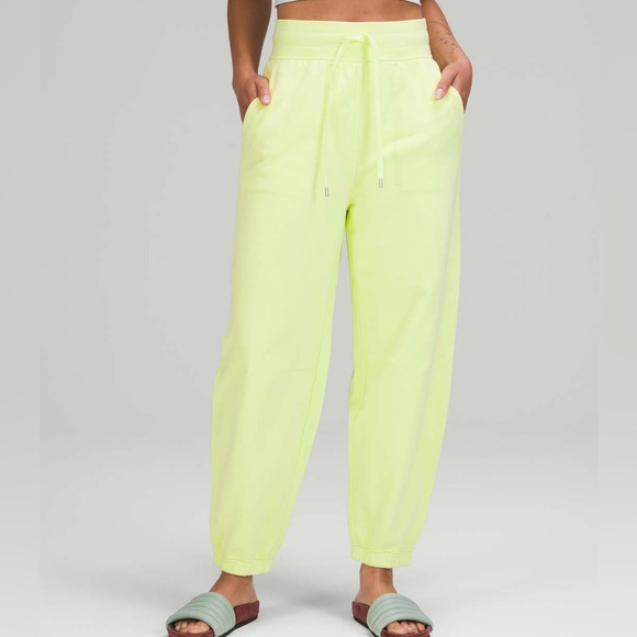 lululemon Relaxed Fit High Rise Sweatpants - Picture 1 of 6